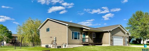 1000 Greyhawk Cir, Harrisburg, SD, 57032-2214 | Card Image