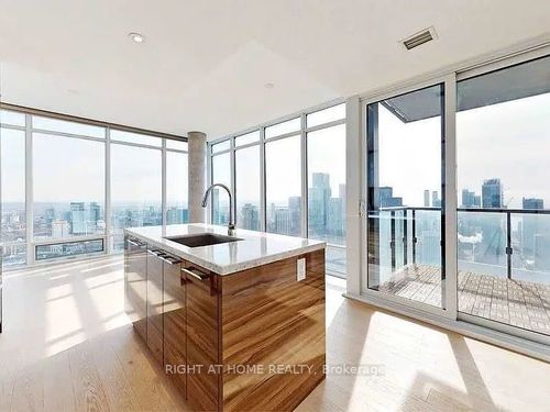 4607-488 University Ave, Toronto, ON, M5G0C1 | Card Image