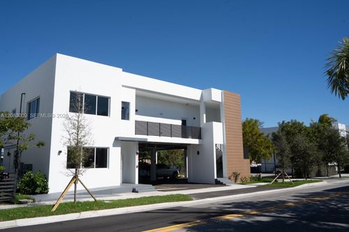 c-500 Foster Rd, Hallandale Beach, FL, 33009-3235 | Card Image