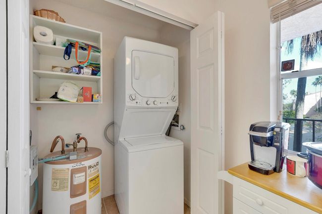 APT-301 - 7300 Lake Circle Dr, Condo with 2 bedrooms, 2 bathrooms and null parking in Margate FL | Image 6