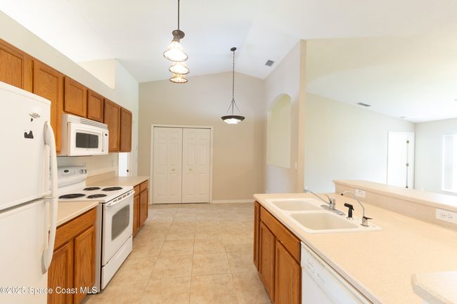 466 Olney St Sw, House other with 3 bedrooms, 2 bathrooms and null parking in PALM BAY FL | Image 17