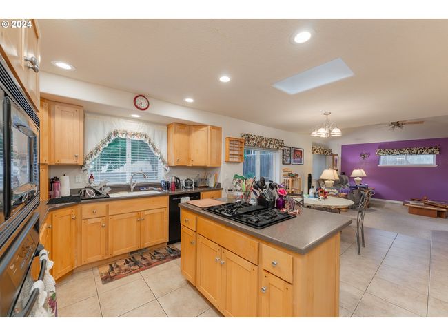 217 Christopher Ct, House other with 3 bedrooms, 2 bathrooms and 2 parking in Winchester OR | Image 8