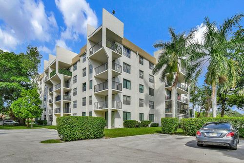 6190 Woodlands Blvd, Tamarac, FL, 33319-2572 | Card Image