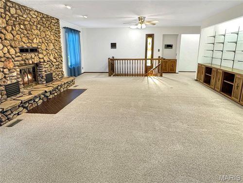498 E Bittersweet Dr, Gerald, MO, 63037-2330 | Card Image