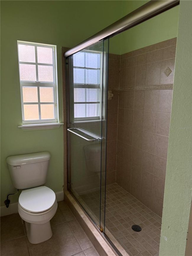 jack-n-jill bath between 2nd and 3rd bedrooms | Image 28
