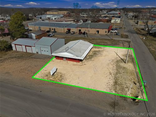 101 W Walnut St, Stilwell, OK, 74960-3831 | Card Image