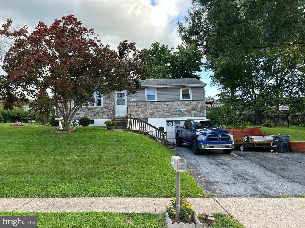 8th St, Birdsboro, PA 19508