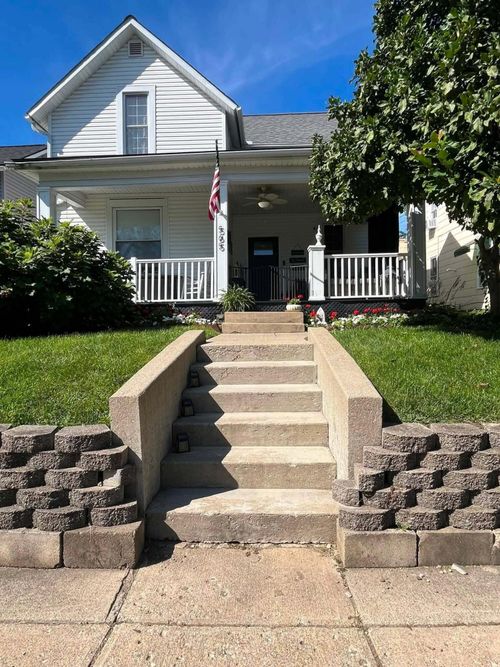 565 E Chestnut St, Lancaster, OH, 43130-3804 | Card Image
