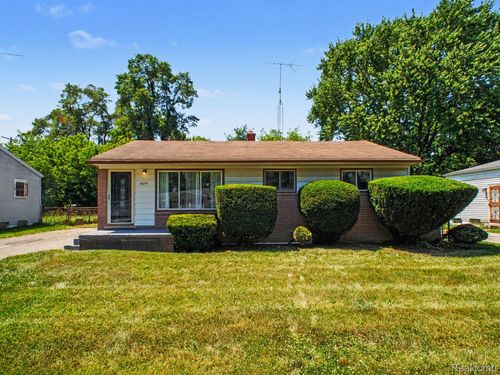 6075 Detroit St, Mount Morris, MI, 48458-2751 | Card Image