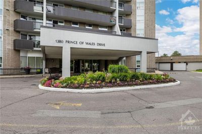 1402 - 1380 Prince Of Wales Dr, Condo with 2 bedrooms, 1 bathrooms and 1 parking in Ottawa ON | Image 2