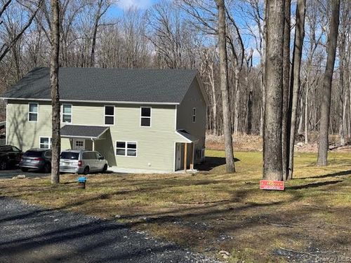 b-11 Alexandra Matthews Rd, Wallkill, NY, 12589-2873 | Card Image