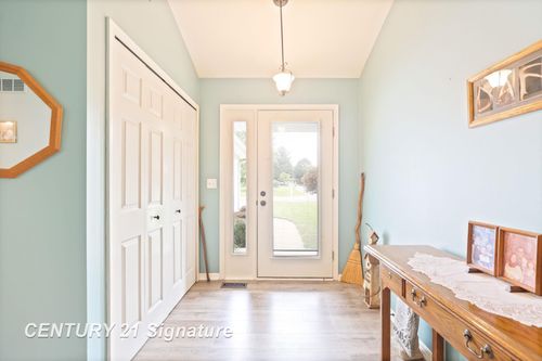 11315 Grand Oaks Dr, Clio, MI, 48420-8291 | Card Image