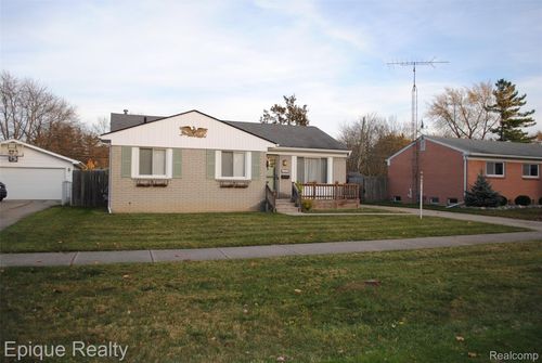 711 Georgia Ave, Marysville, MI, 48040-1275 | Card Image