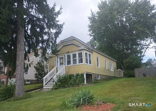 75 Wacona Ave, Waterbury, CT, 06705-1235 | Card Image