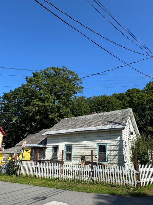 93 Clark St, Brattleboro, VT, 05301-6437 | Card Image