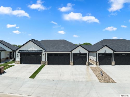 9127 Hillcrest Trl, Lincoln, NE, 68520-1214 | Card Image