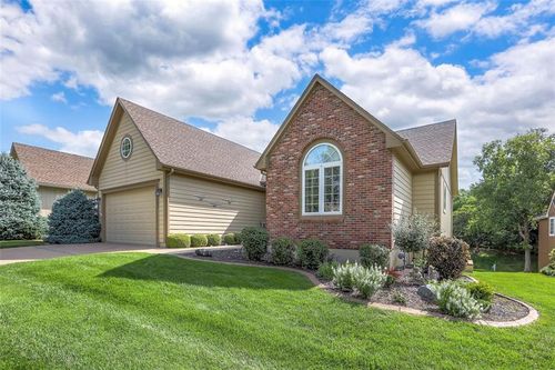 2737 S Breckenridge Dr, Independence, MO, 64055-7205 | Card Image