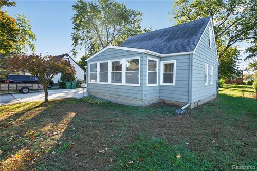30925 Block St, Garden City, MI, 48135-1913 | Card Image