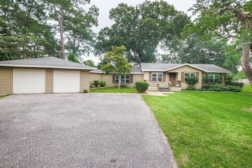 111 Fairway Dr, Alvin, TX, 77511-4932 | Card Image