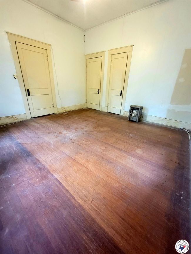 607 N Walnut St, House other with 2 bedrooms, 1 bathrooms and null parking in Clarksville TX | Image 6