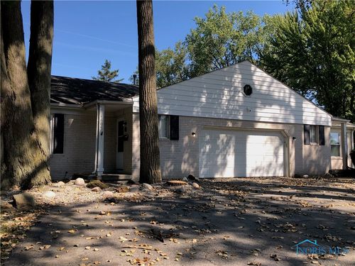 left-right-4602 Imperial Drive, Toledo, OH, 43623 | Card Image
