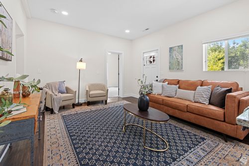 83 S 800 W, Provo, UT, 84601-4055 | Card Image