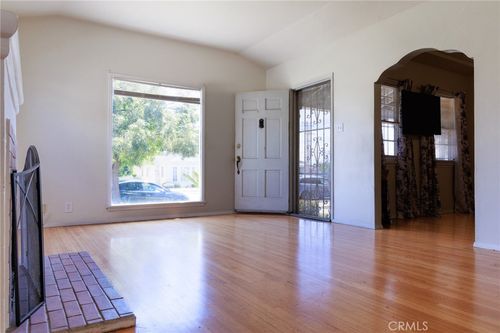 8847 Ruthelen St, Los Angeles, CA, 90047-3212 | Card Image