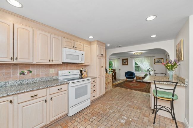 18 Edgewood Rd, House other with 5 bedrooms, 3 bathrooms and 4 parking in Westwood MA | Image 8