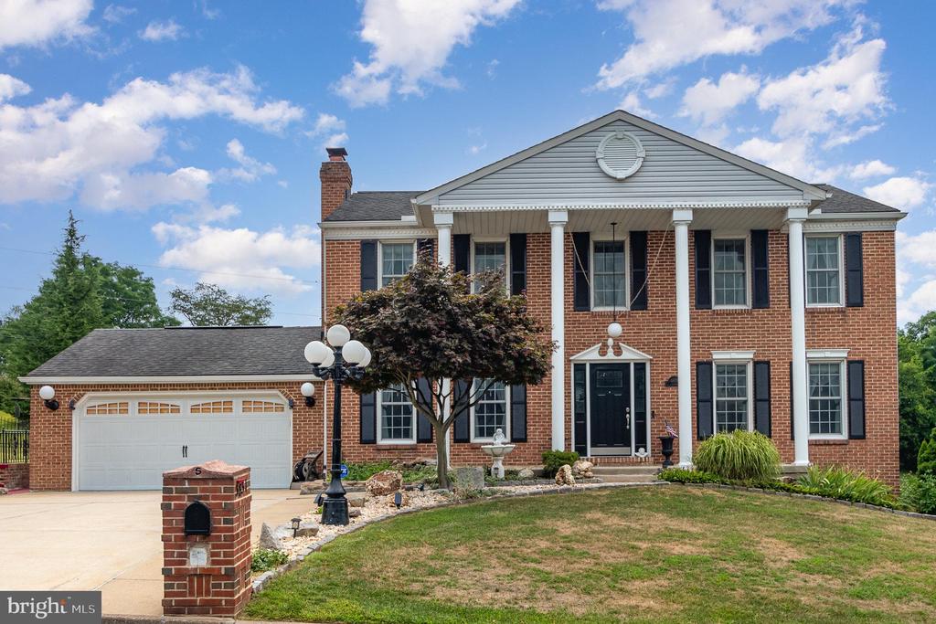 Dora Dr, Harrisburg, PA 17110