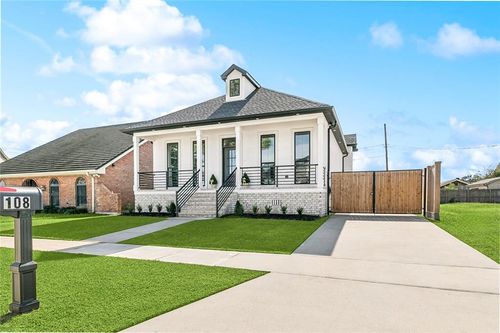 108 Jaguar Dr, Arabi, LA, 70032-2130 | Card Image