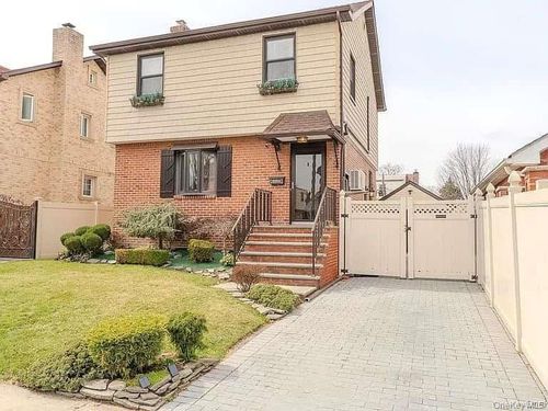 6914 179th St, Fresh Meadows, NY, 11365-3541 | Card Image