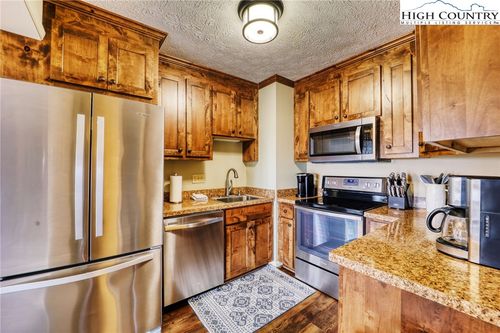 223-102 Sugar Ski Dr, Sugar Mountain, NC, 28604-7145 | Card Image