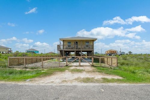 377 W Misty Oak Ln, Rockport, TX, 78382-9332 | Card Image