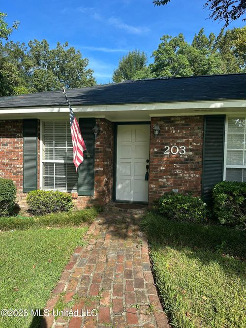 203 N Temple Rd, Natchez, MS, 39120-5129 | Card Image