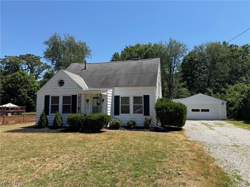 8428 Nowlen St, Mentor, OH, 44060-5814 | Card Image