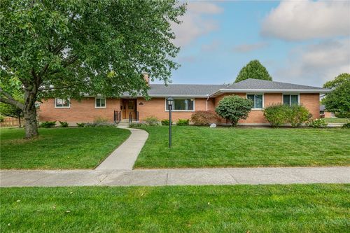 829 Lovetta Dr, Kettering, OH, 45429-3137 | Card Image