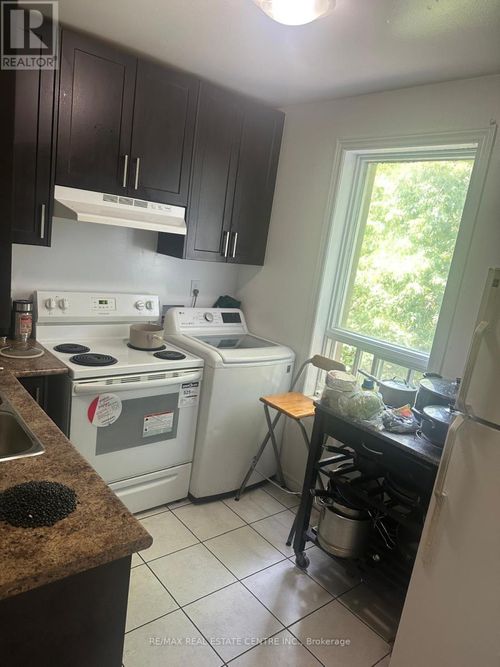 6 Ray Ave, York, ON, M6M2A8 | Card Image