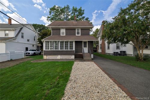 65 Lenox Ave, Lynbrook, NY, 11563-4040 | Card Image