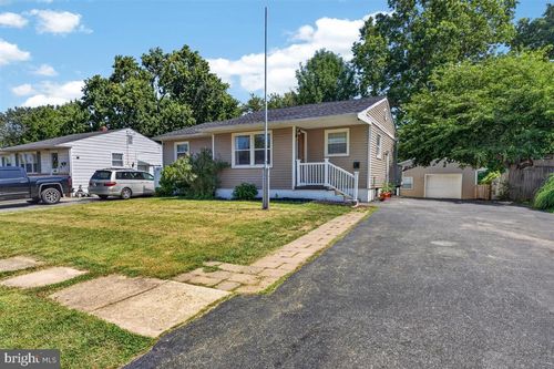 13 Caxton Dr, NEW CASTLE, DE, 19720-2332 | Card Image