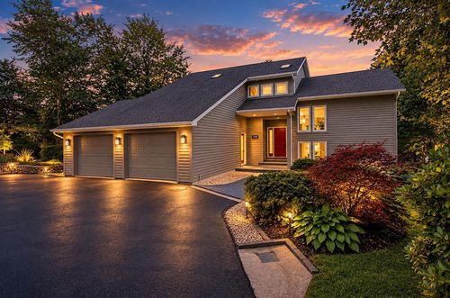 158 Thompson Run, House with 4 bedrooms, 4 bathrooms and 2 parking in Hammonds Plains NS | Card Image