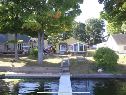 5540 Cozy Point Dr, Newaygo, MI, 49337-8708 | Card Image