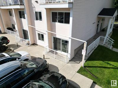 1 - 11219 103a Ave Nw, Condo with 2 bedrooms, 1 bathrooms and 1 parking in Edmonton AB | Image 3