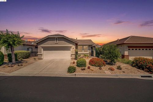 579 Quindell Way, Brentwood, CA, 94513-6943 | Card Image