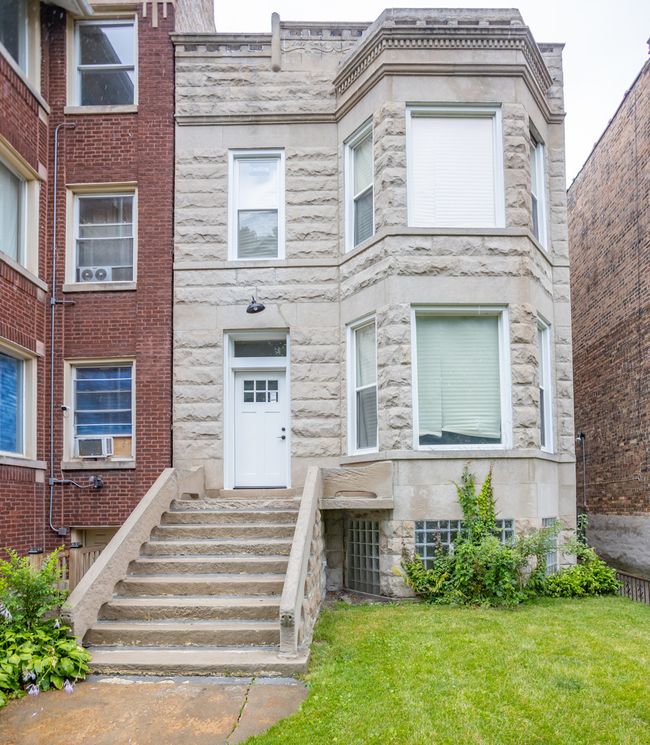 6361 S Greenwood Avenue, Home with 6 bedrooms, 4 bathrooms and 2 parking in Chicago IL | Image 2