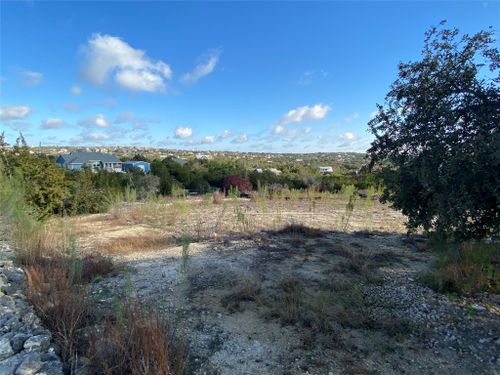 10627 Lake Park Dr, Dripping Springs, TX, 78620-2647 | Card Image