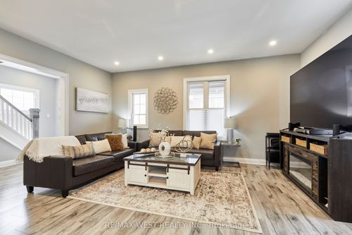 235 Dearborn Ave, Oshawa, ON, L1G4Z3 | Card Image