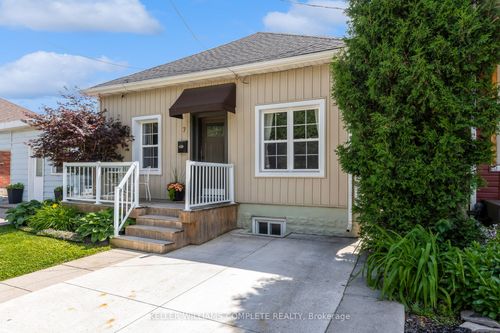 7 Richmond St, Hamilton, ON, L8P4J3 | Card Image