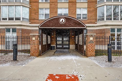 apt-702-250 E Harbortown Dr, Detroit, MI, 48207-5010 | Card Image