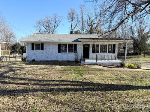 812 N Main St, Lowell, NC, 28098-1215 | Card Image