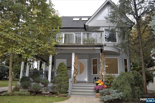 25 Bogert Pl, Westwood, NJ, 07675-1808 | Card Image